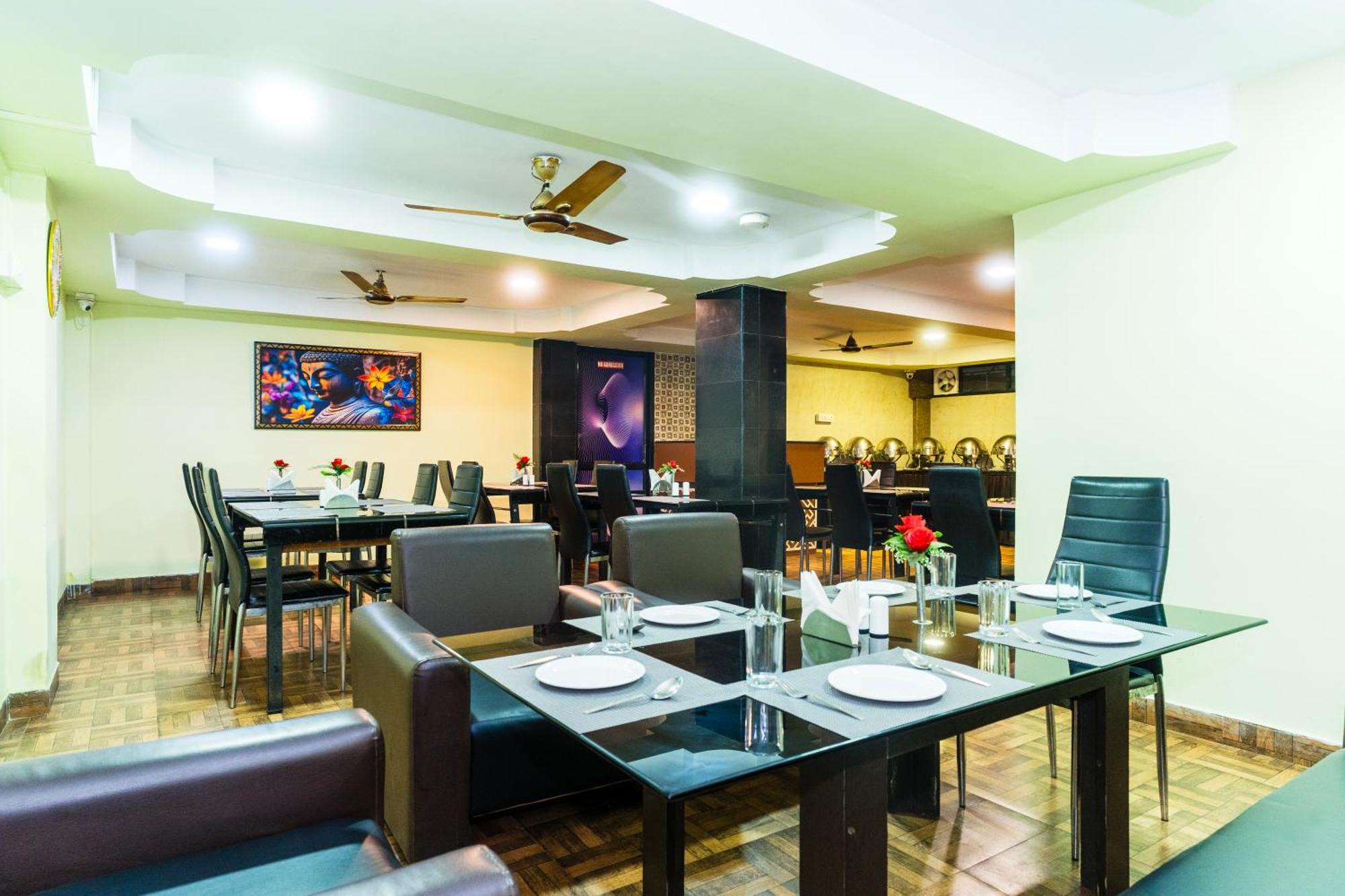 Apples Balaji Inn Siliguri Exterior foto